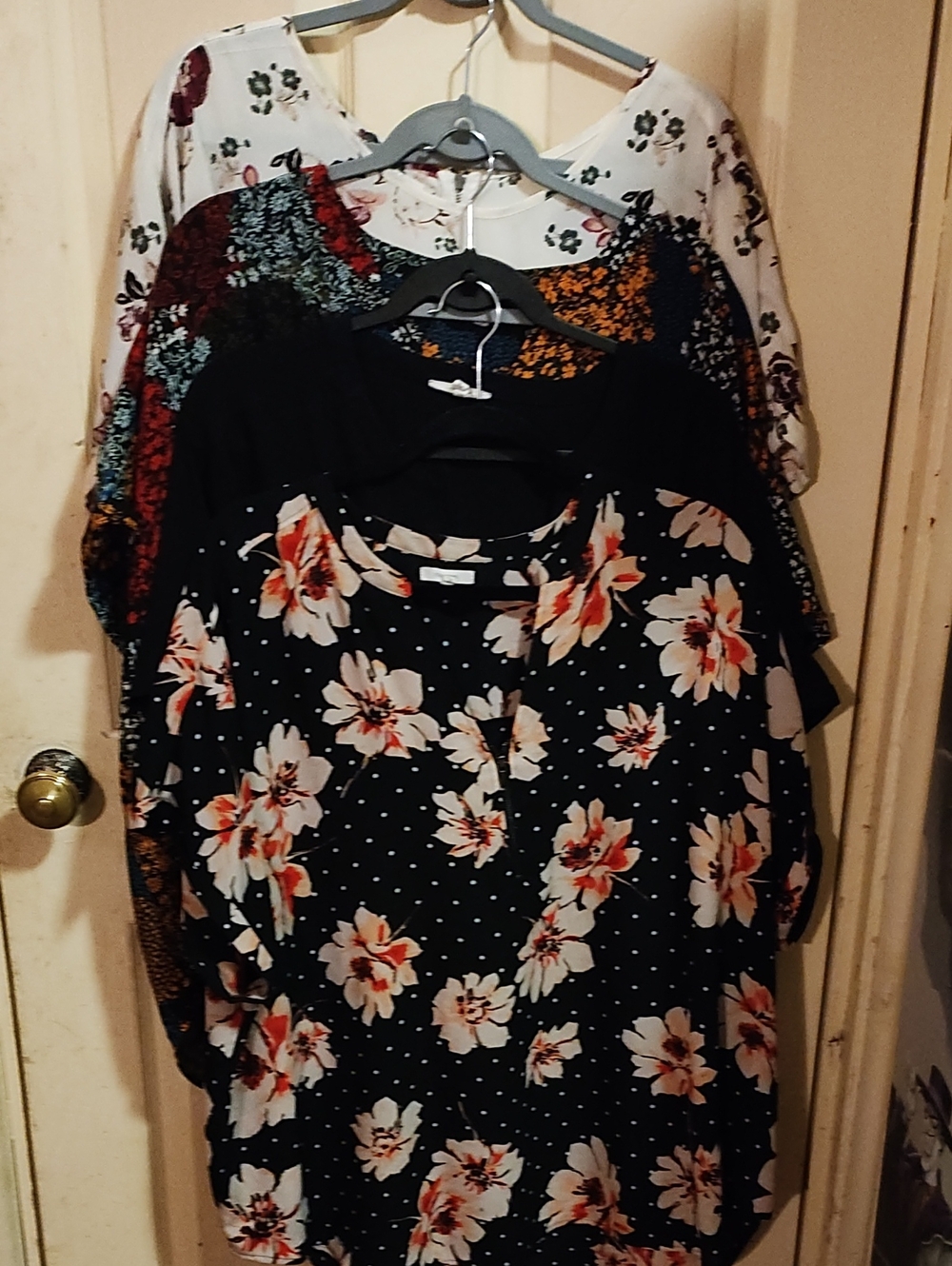 Women’s Set Of 4 Maurices Tops With Zip Fronts Or Backs.